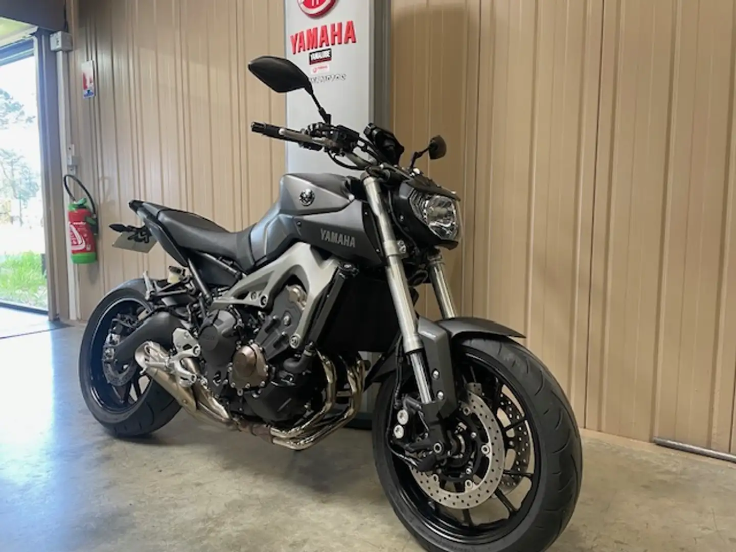 Yamaha MT-09 Grey - 1