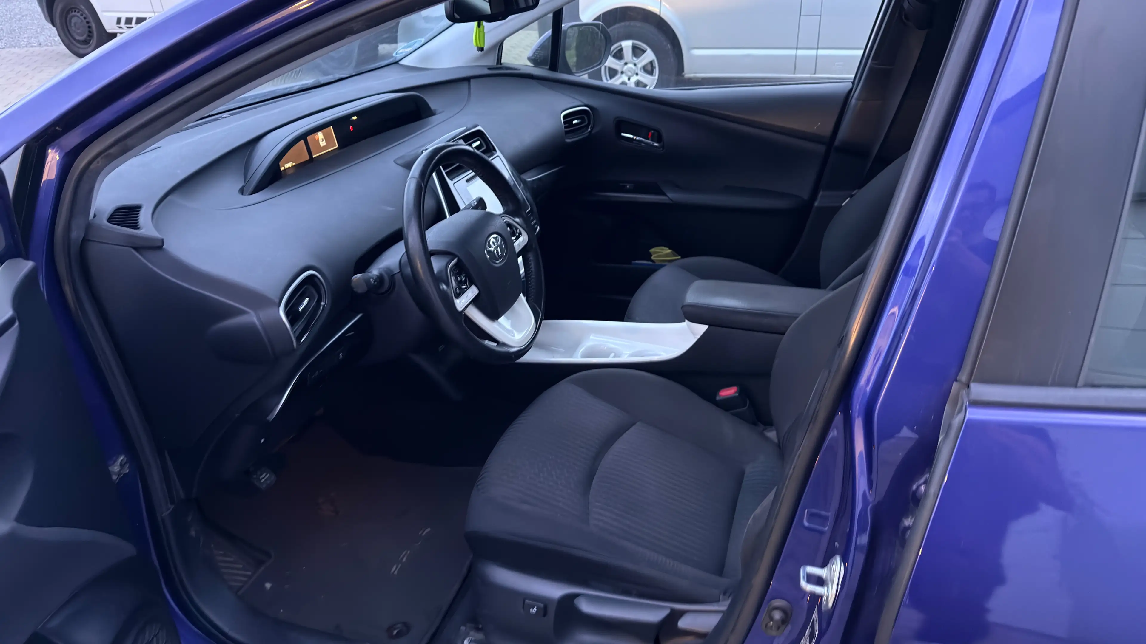 Toyota Prius 1.8 Hybr. Comfort — photo 5