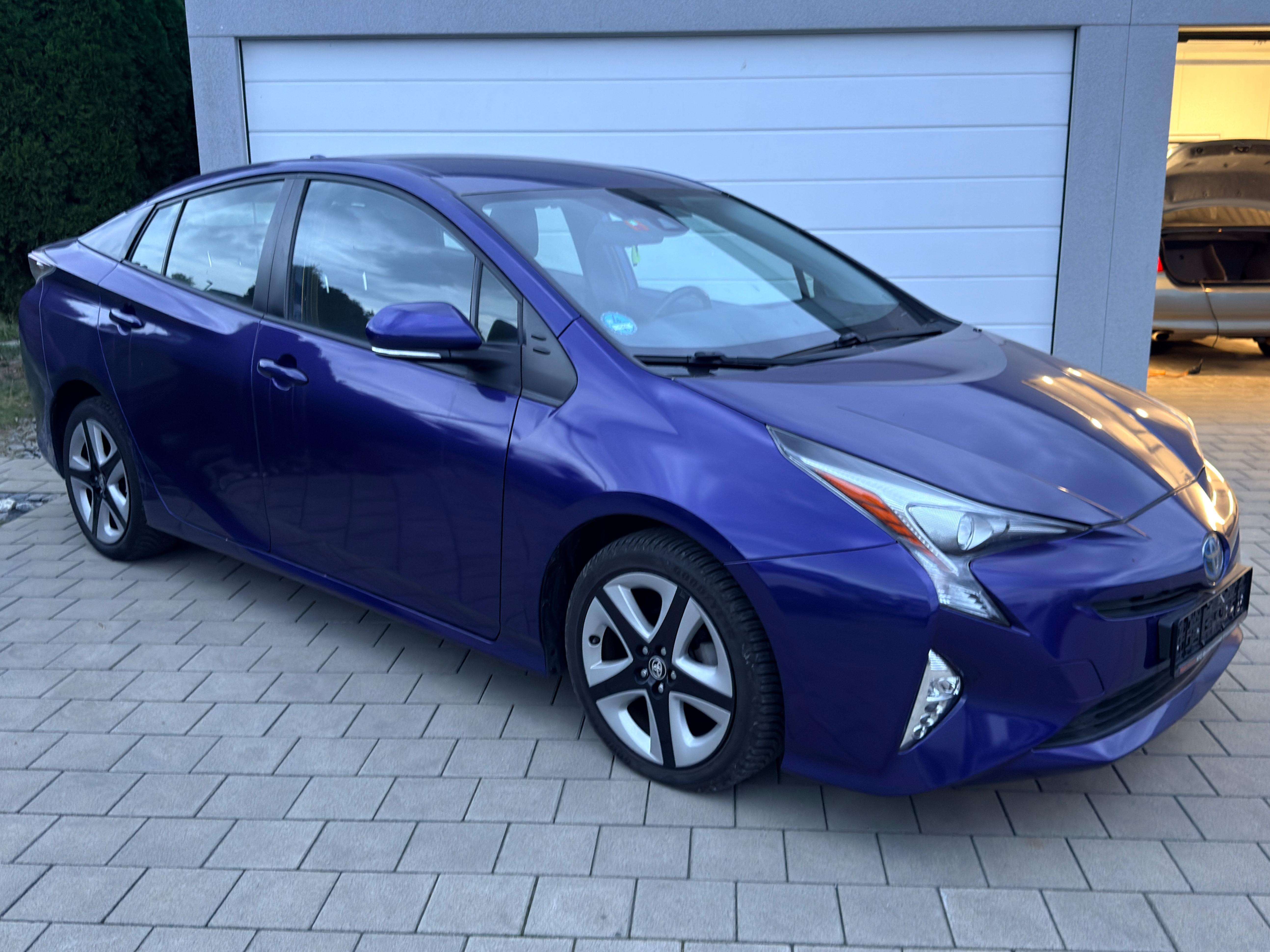 2017 Toyota PRIUS