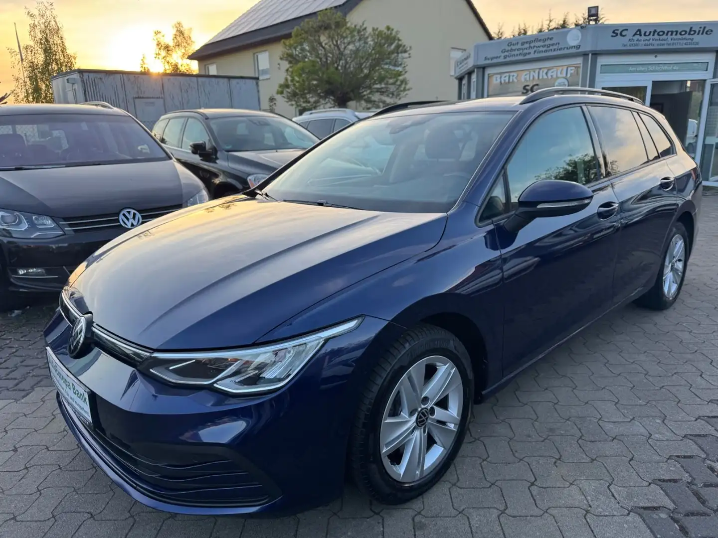 Volkswagen Golf VIII Variant Life 2,0 TDI DSG Bleu - 1