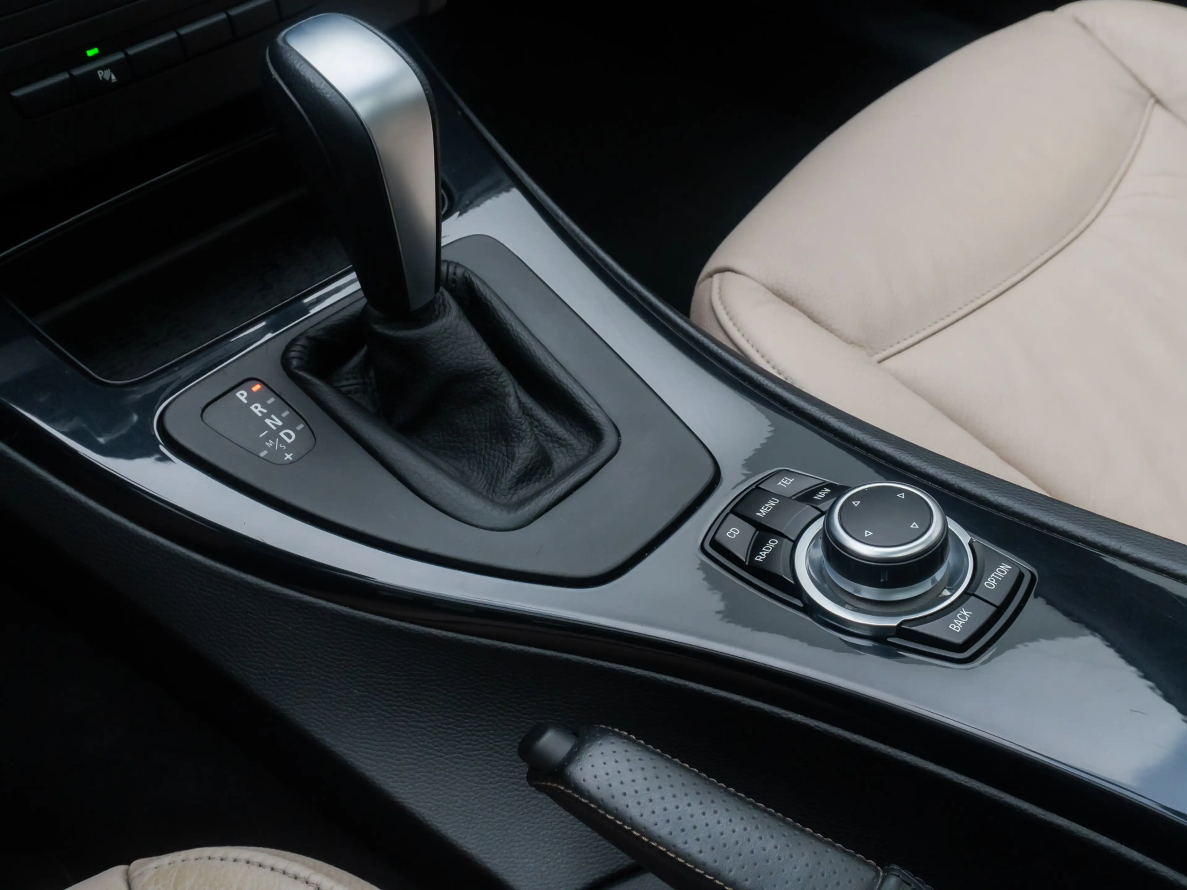 BMW 325 GeschwindigReg Xenon PDC Alarm HiFi Leder — photo 29