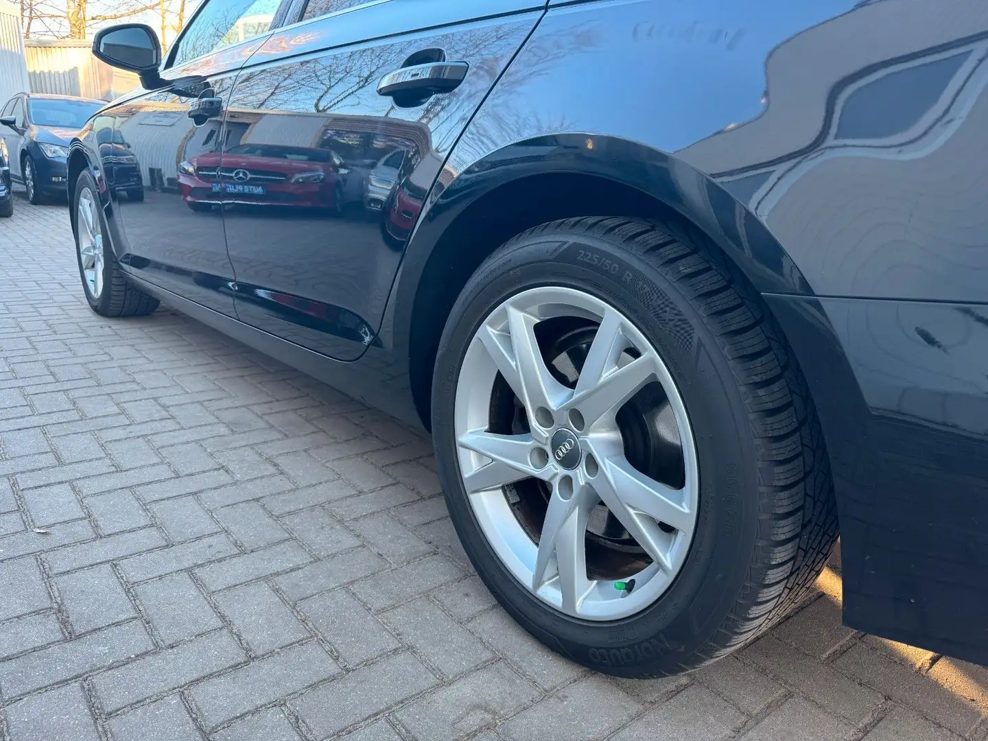 Audi A4 Avant 2.0 TFSI S Line sport ultra Navi, Xenon Negro - 2