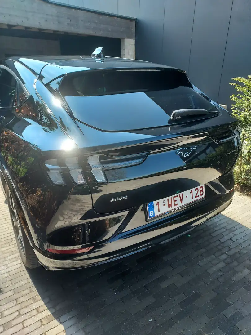 Ford Mustang Mach-E Mustang Mach-E AWD PREMIUM Zwart - 2