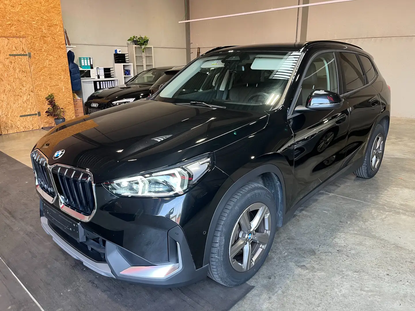 BMW X1 da sDrive18 X-Line Premium Pack Cuir 12 Mois G Noir - 2