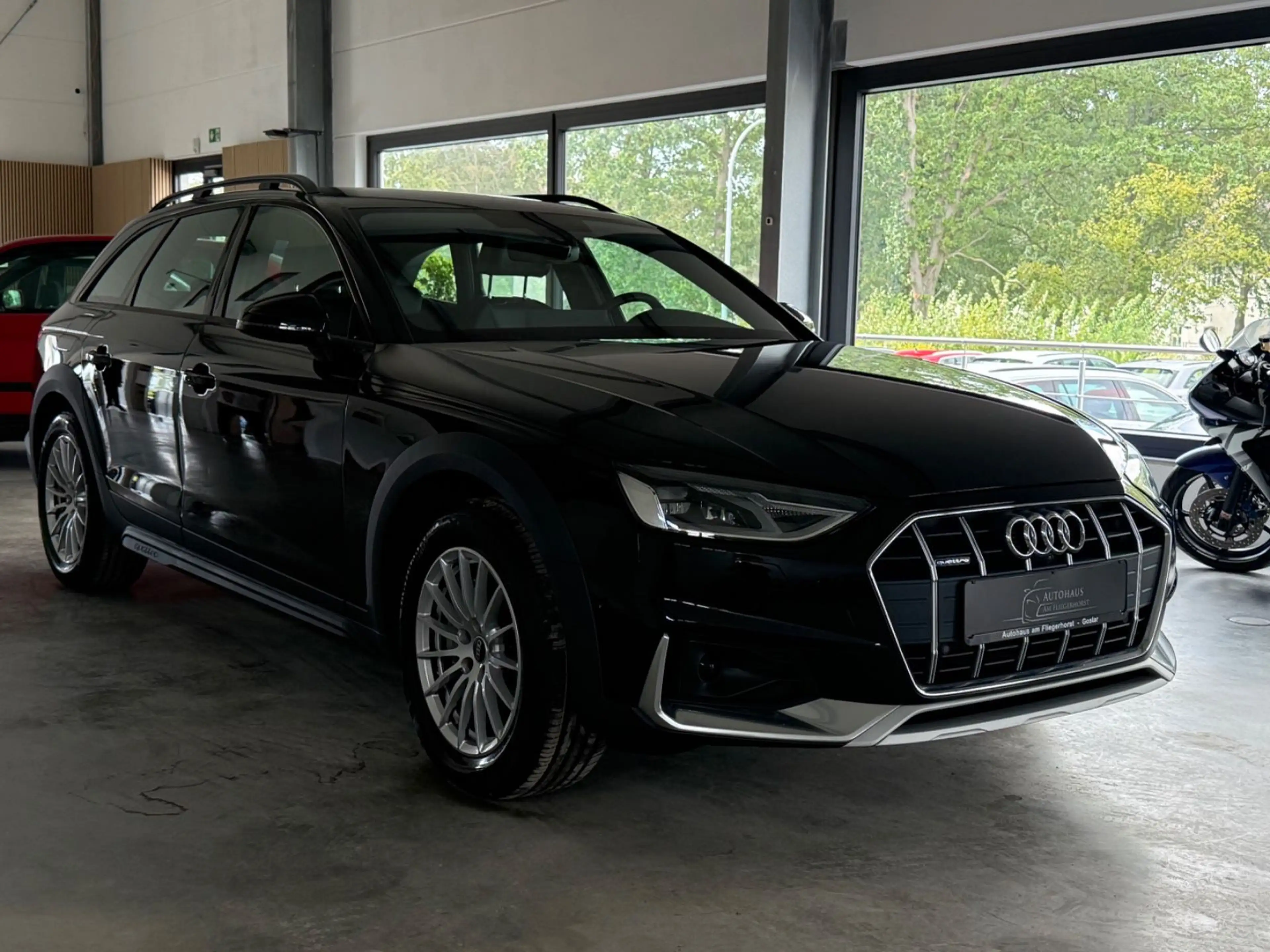 Audi A4 allroad quattro 40 TDI LED/Temp/360/SHZ/Navi — photo 2
