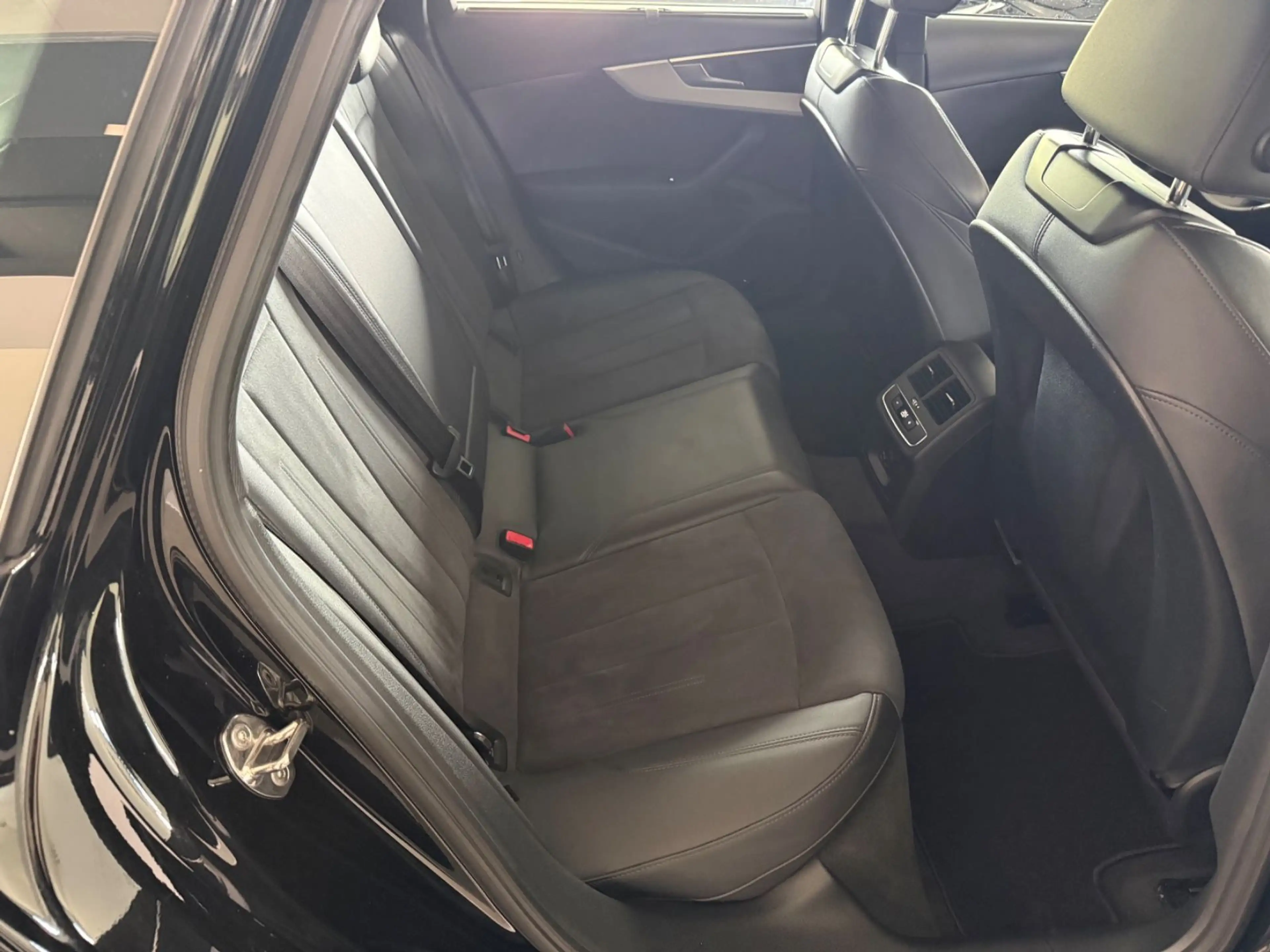 Audi A4 allroad quattro 40 TDI LED/Temp/360/SHZ/Navi — photo 14
