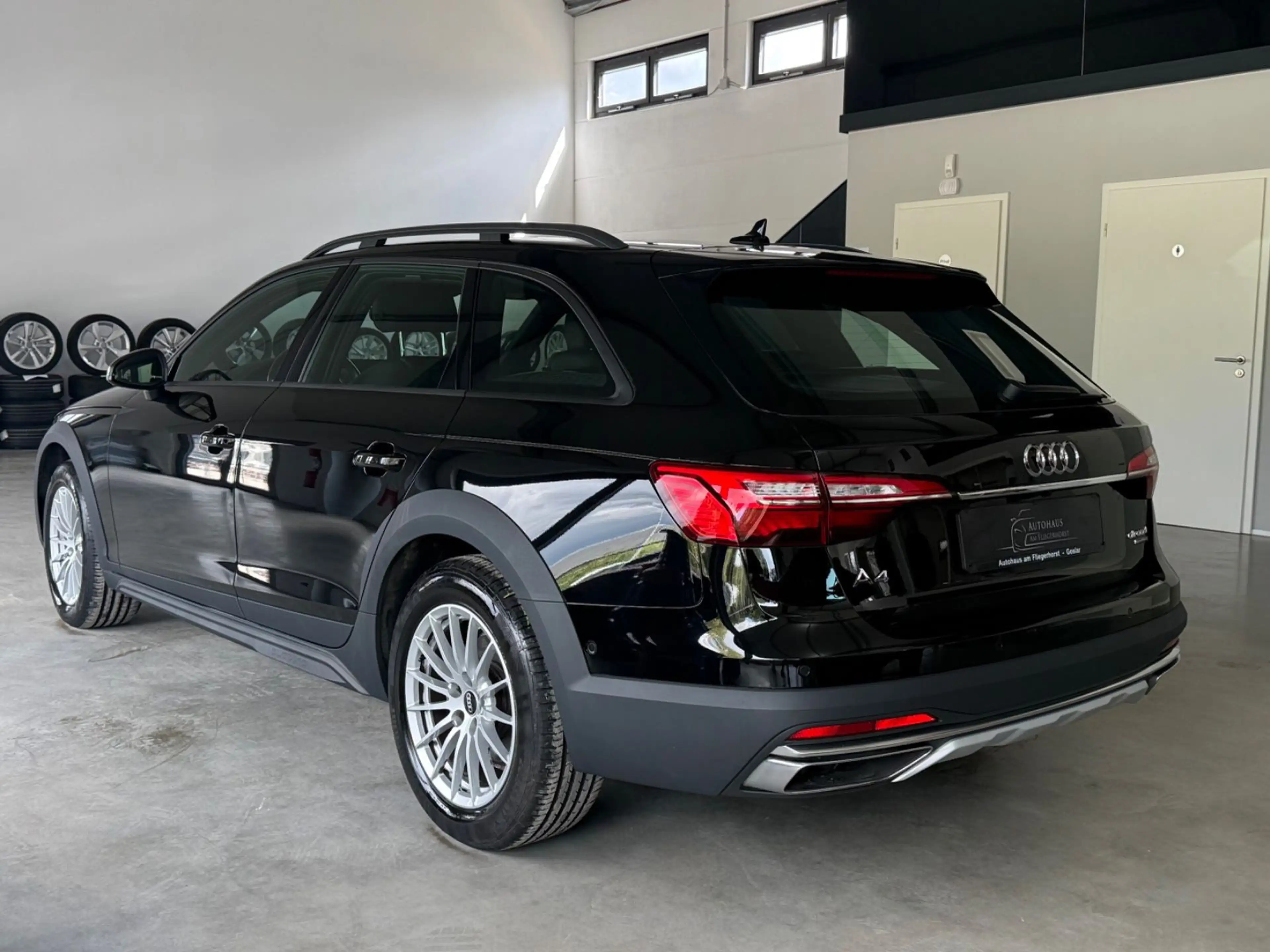 Audi A4 allroad quattro 40 TDI LED/Temp/360/SHZ/Navi — photo 4