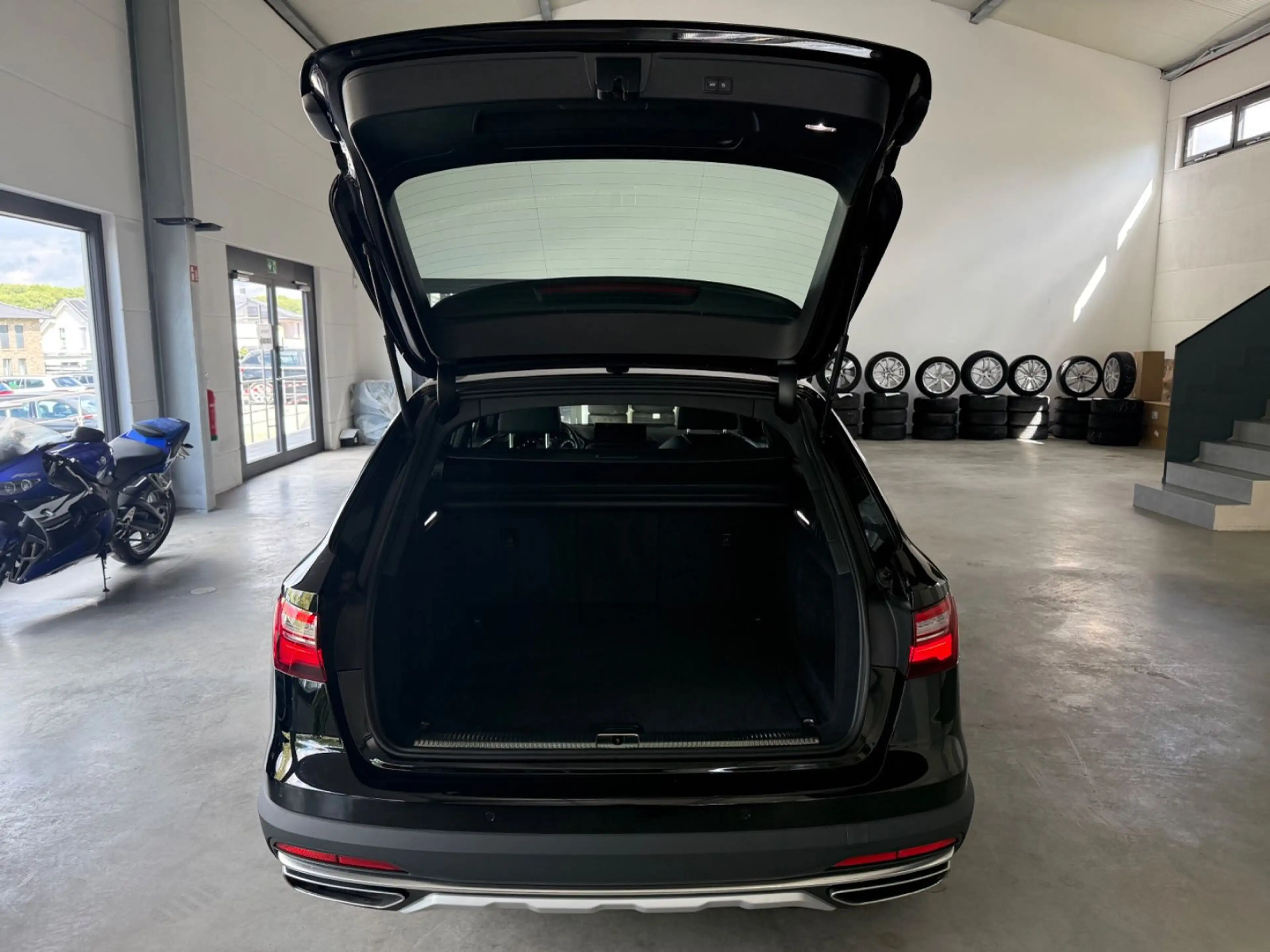 Audi A4 allroad quattro 40 TDI LED/Temp/360/SHZ/Navi — photo 11