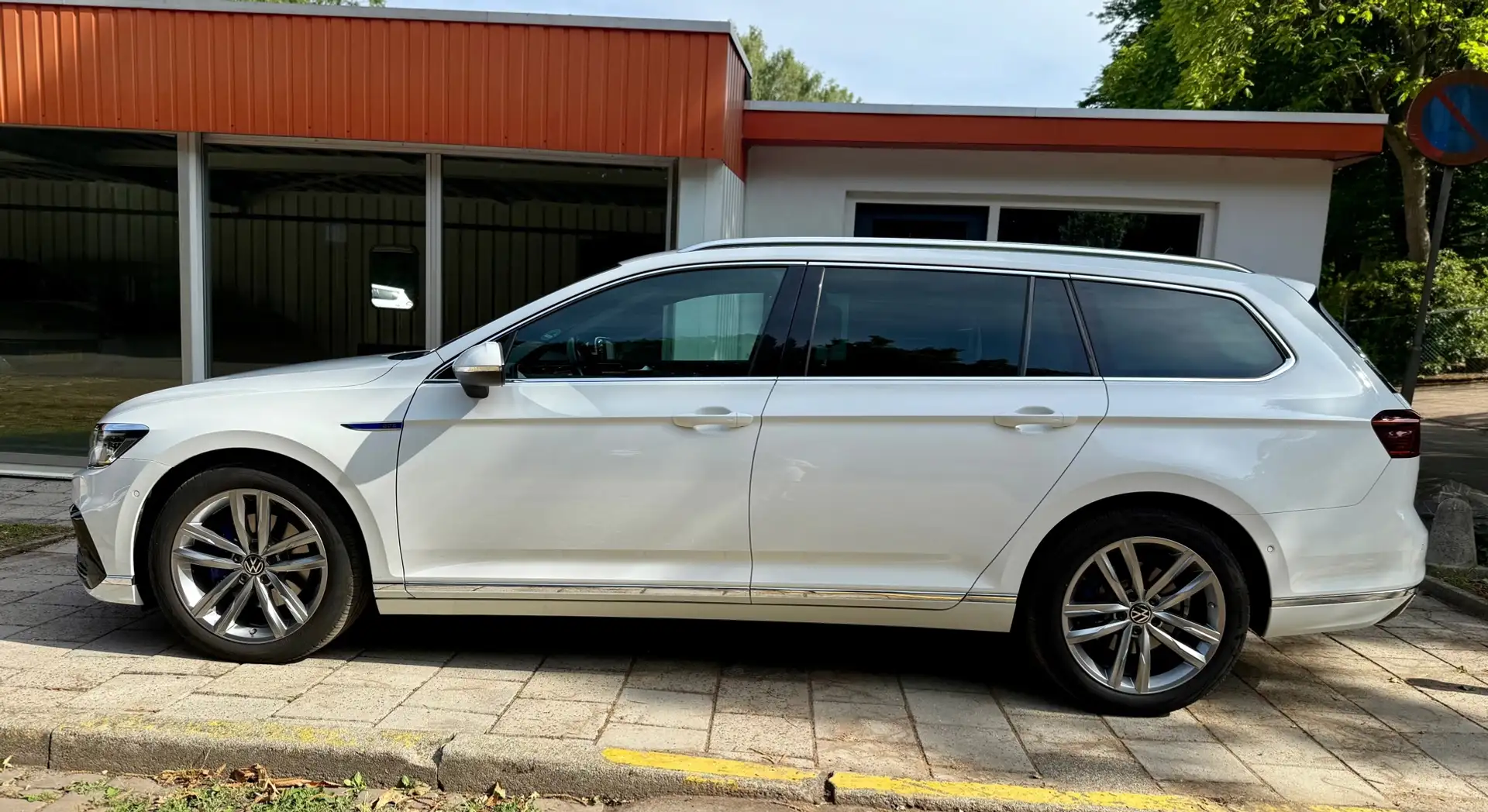 Volkswagen Passat Variant 1.4 TSI PHEV GTE Business / Pano / Massage / Camer Wit - 2