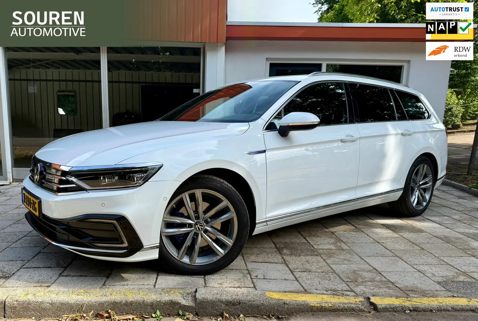 Volkswagen Passat Variant 1.4 TSI PHEV GTE Business / Pano / Massage / Camer Wit - 1