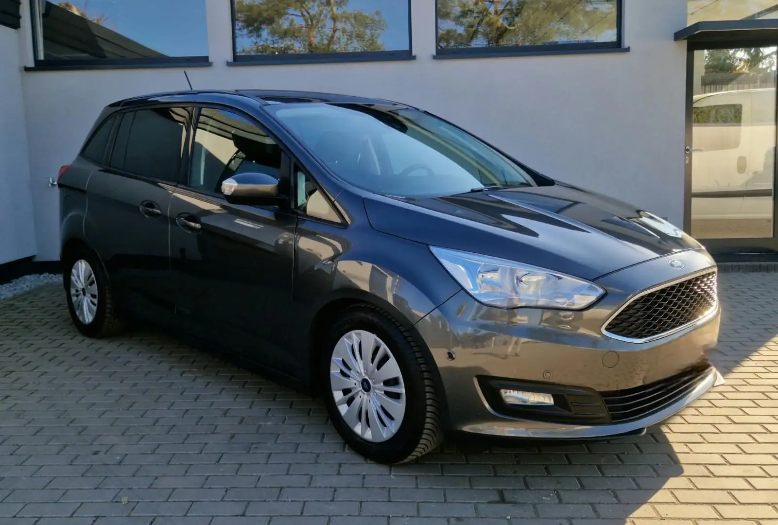 Ford Grand C-Max 1.0 Business Edition Grau - 2