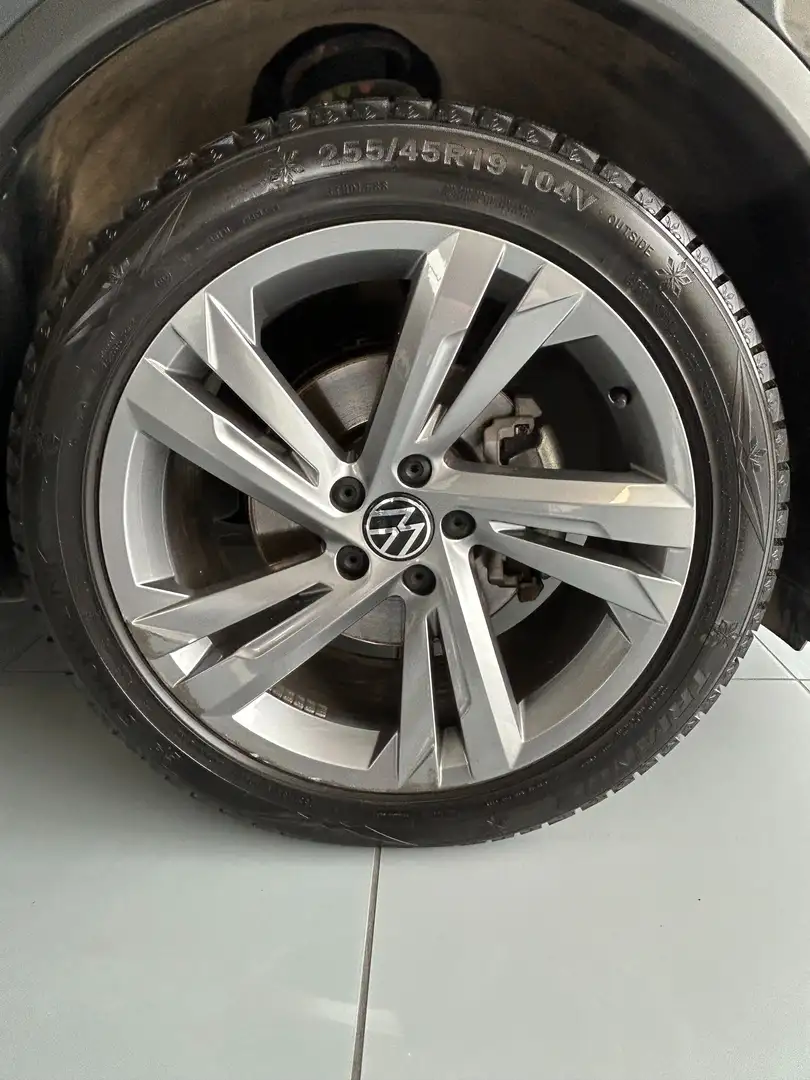 Volkswagen Tiguan Tiguan 2.0 tdi R-Line 150cv dsg Grau - 2