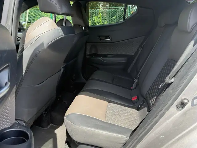Toyota C-HR view 9