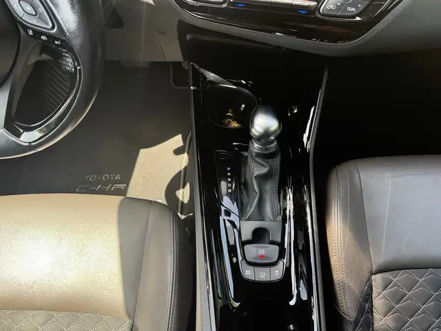 Toyota C-HR view 15