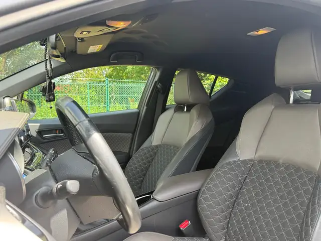 Toyota C-HR view 8