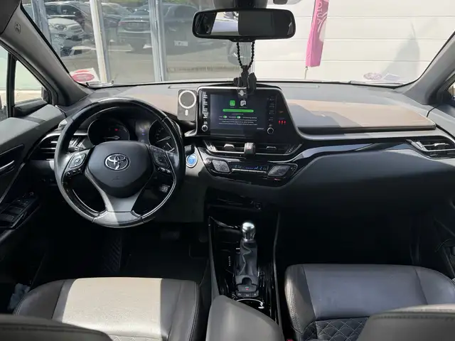 Toyota C-HR view 10