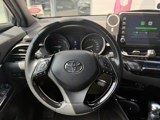 Toyota C-HR view 6