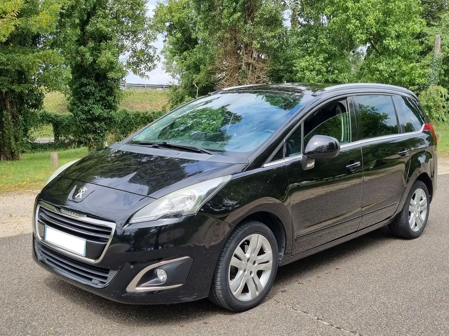 Peugeot 5008 1.6 HDI 115 FAP ALLURE 7 PLACES Noir - 1