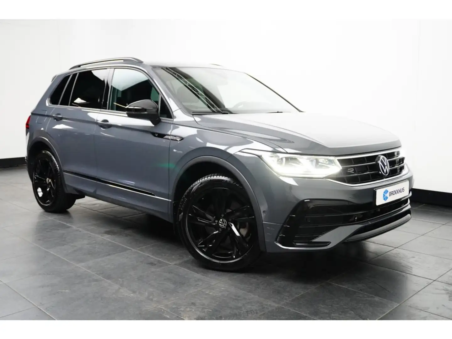 Volkswagen Tiguan R-Line 2.0 TSI 190 pk 4Motion 7-DSG | Trekhaak weg Grijs - 2