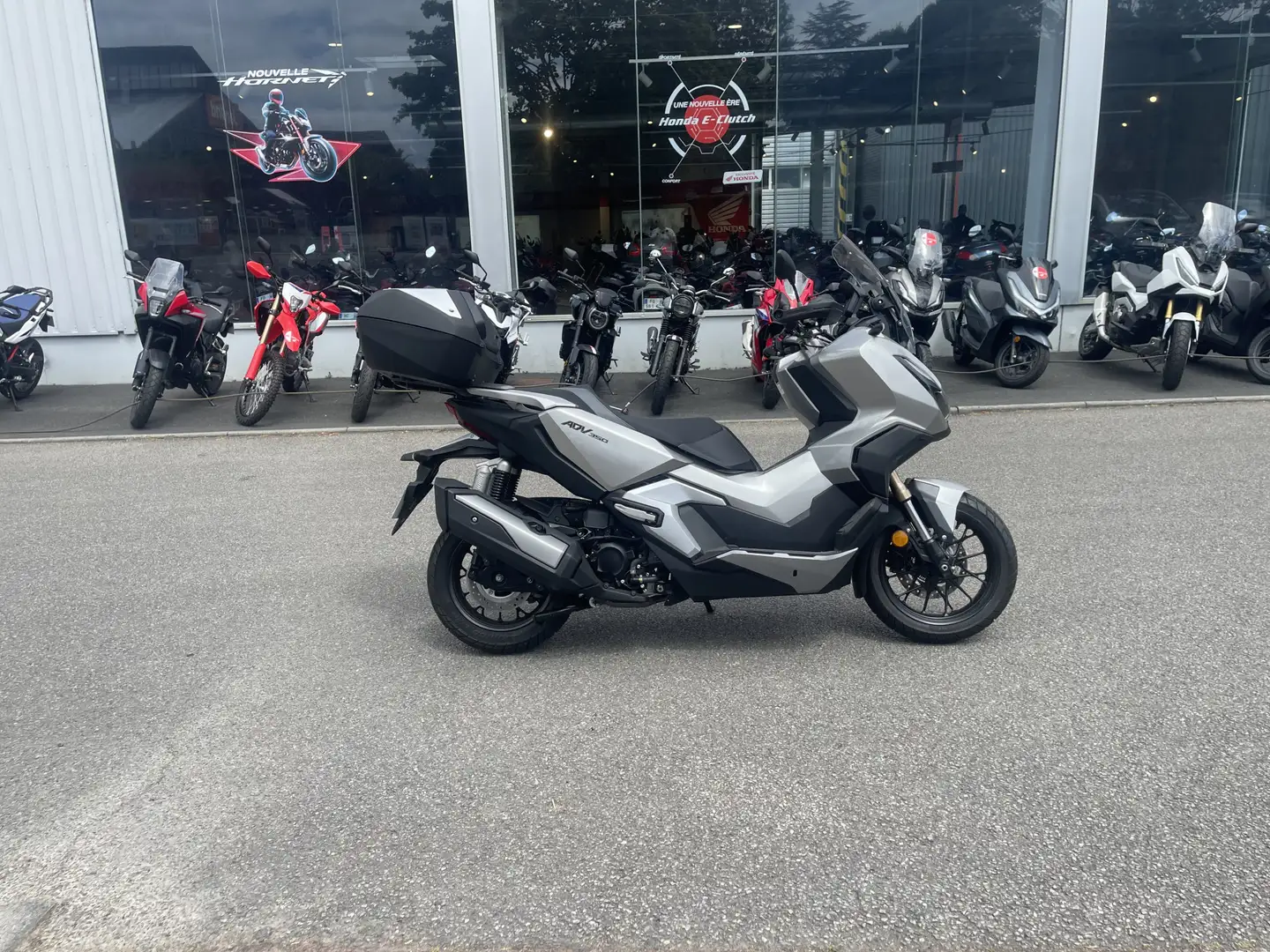 Honda ADV 350 Gris - 1