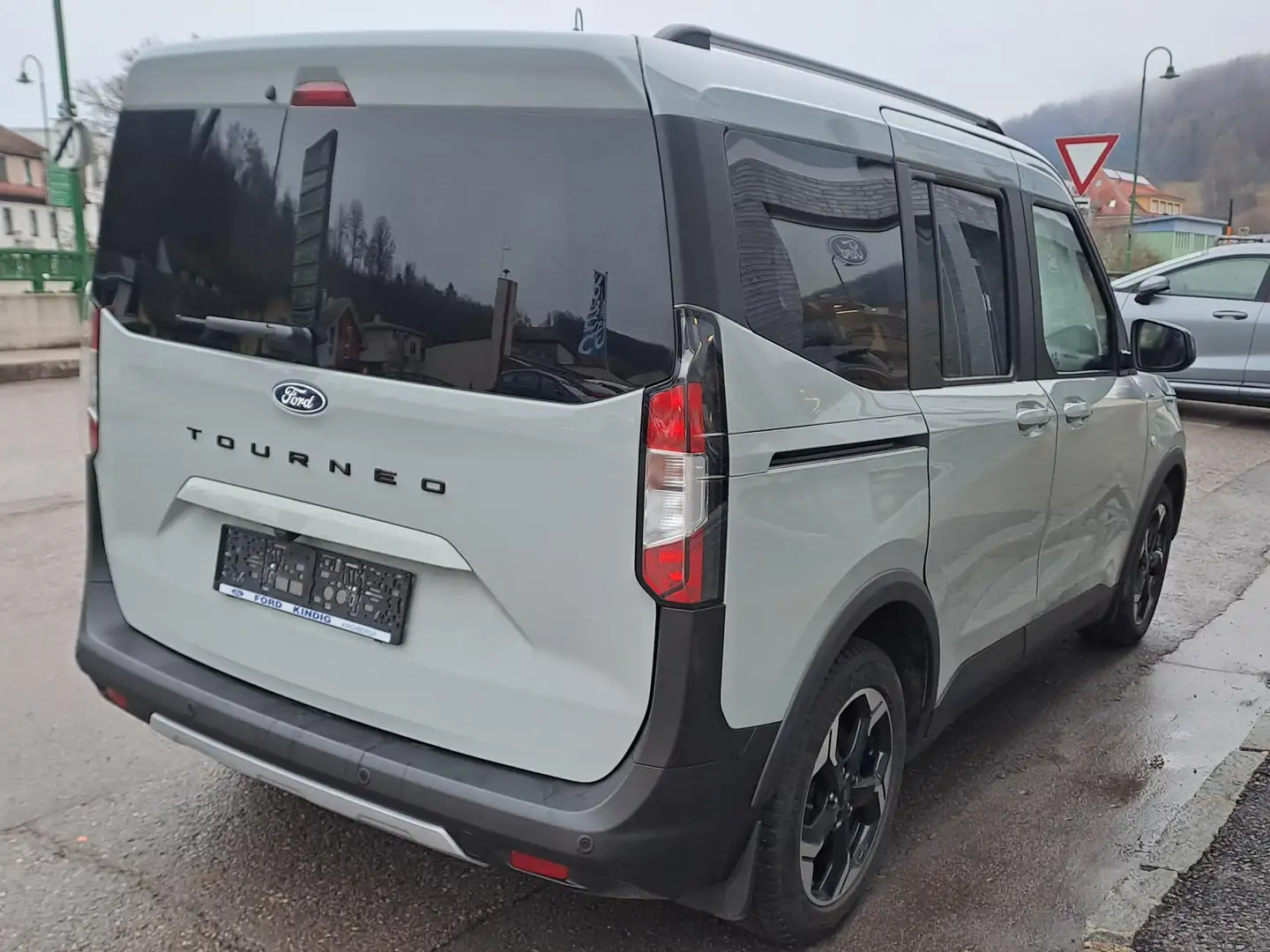Ford Tourneo Courier Active Grau - 2