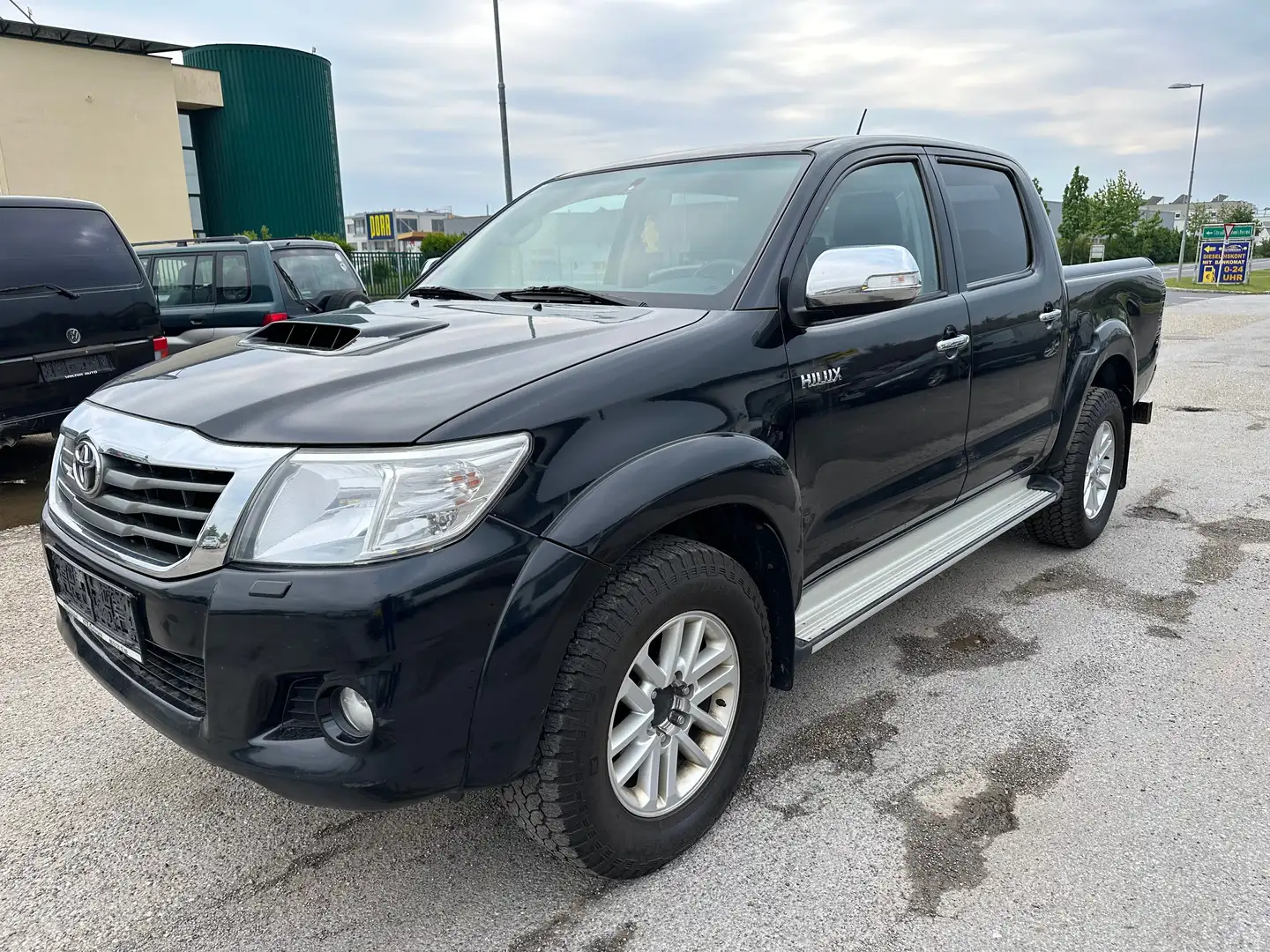 Toyota Hilux Double Cab Executive 4x4 crna - 1