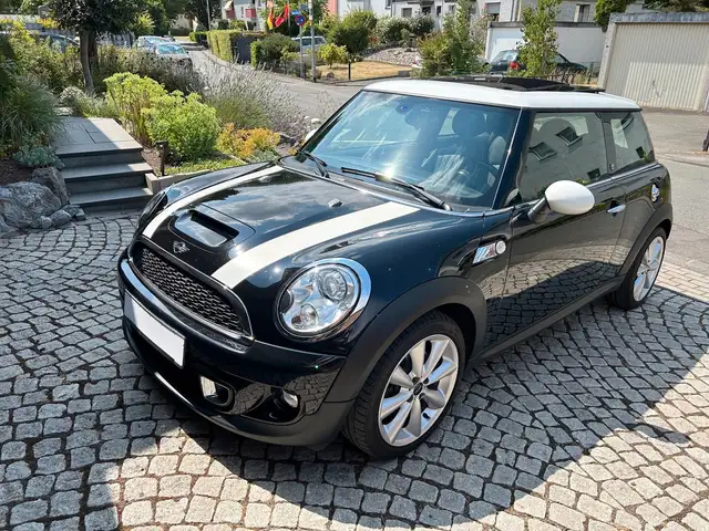 MINI Cooper S / 2.Hd./Leder /Navi /Klima /Panoramdach