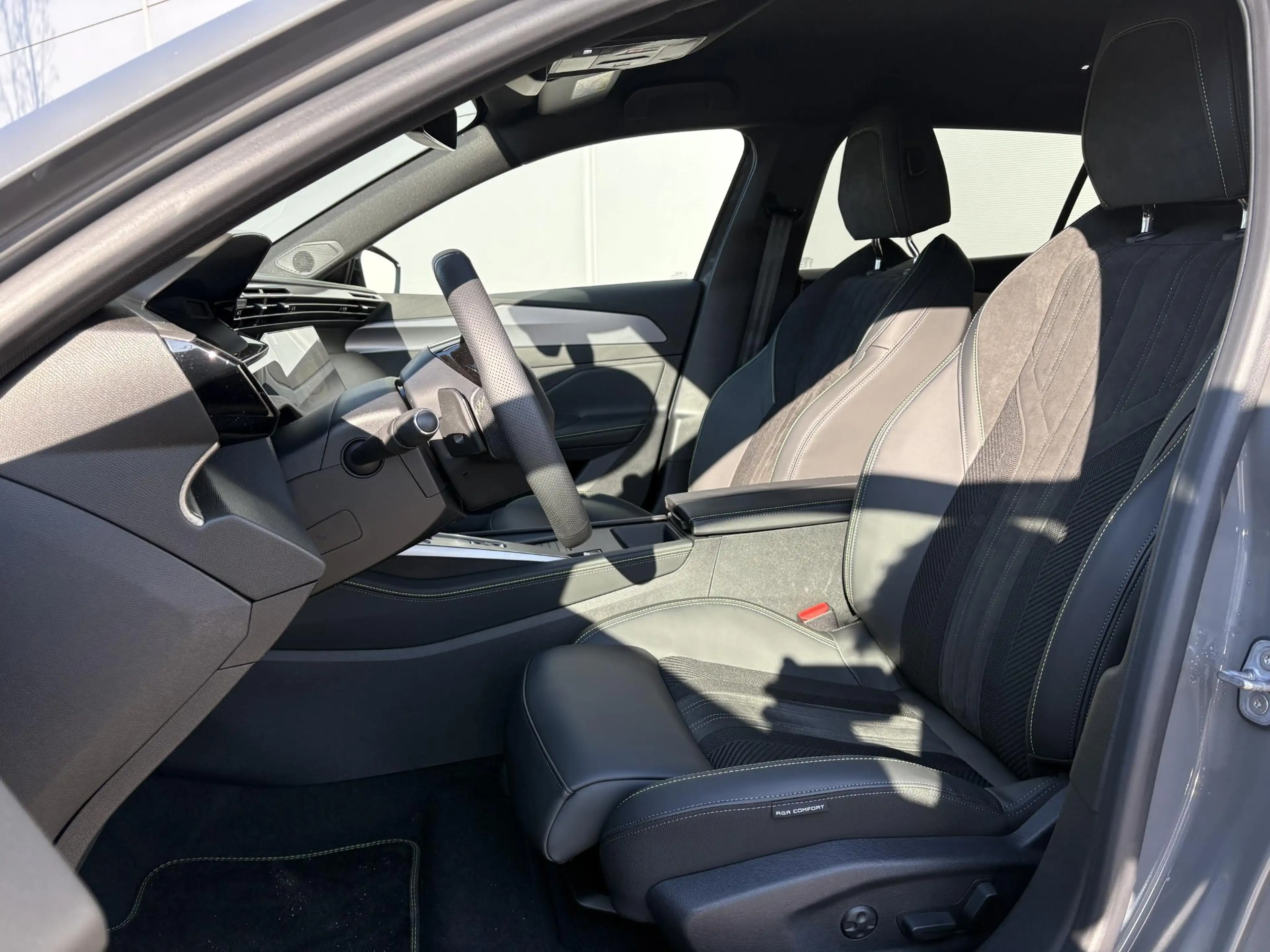 Peugeot 408 1.6 GT Exclusive Plug-In Hybrid 240 | Nieuw model! — photo 13