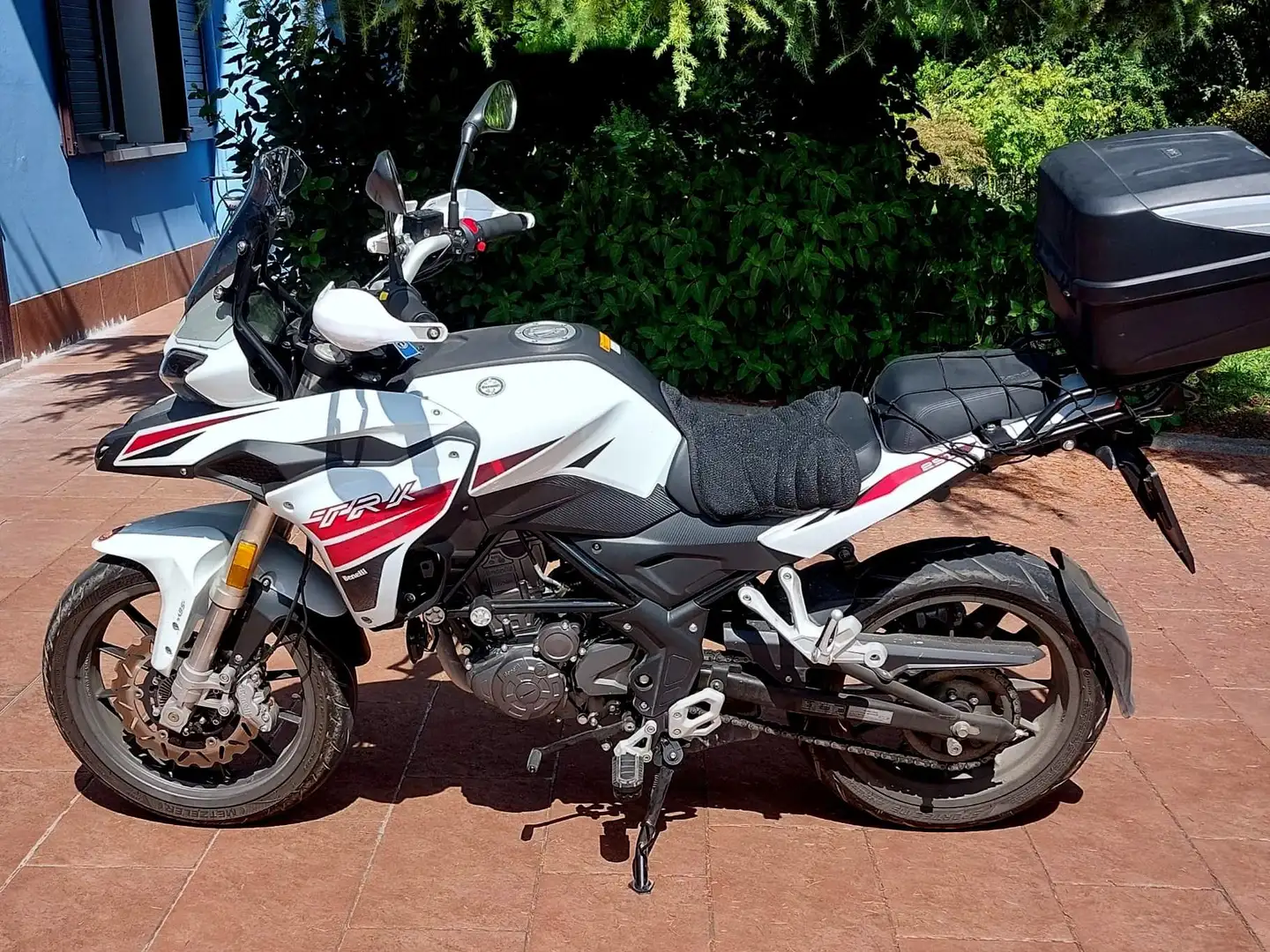 Benelli TRK 251 Blanco - 2
