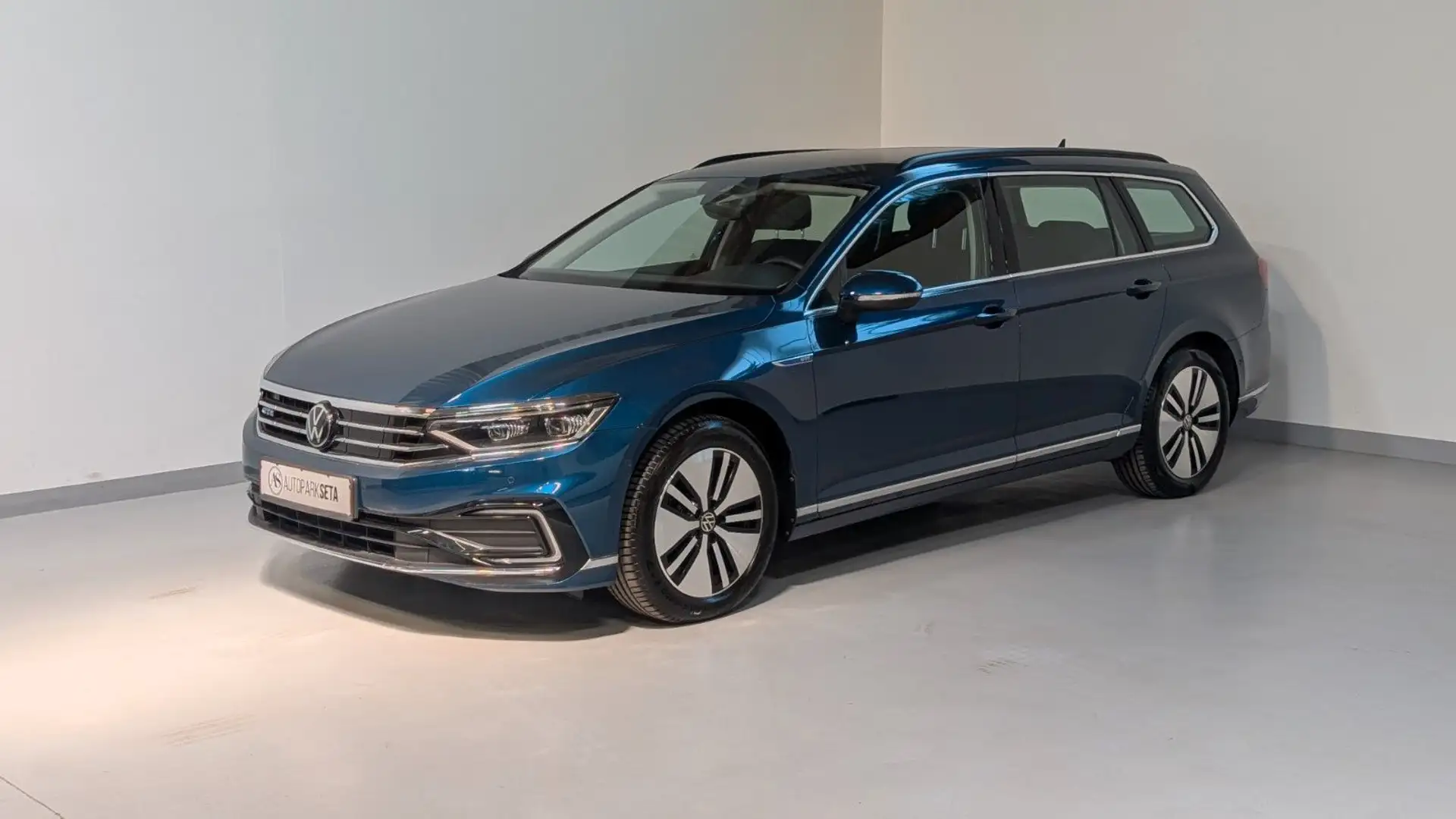 Volkswagen Passat Variant Passat Var. 1.4TSI DSG GTE MATRIX*ACC*SIDE*KAM Azul - 1