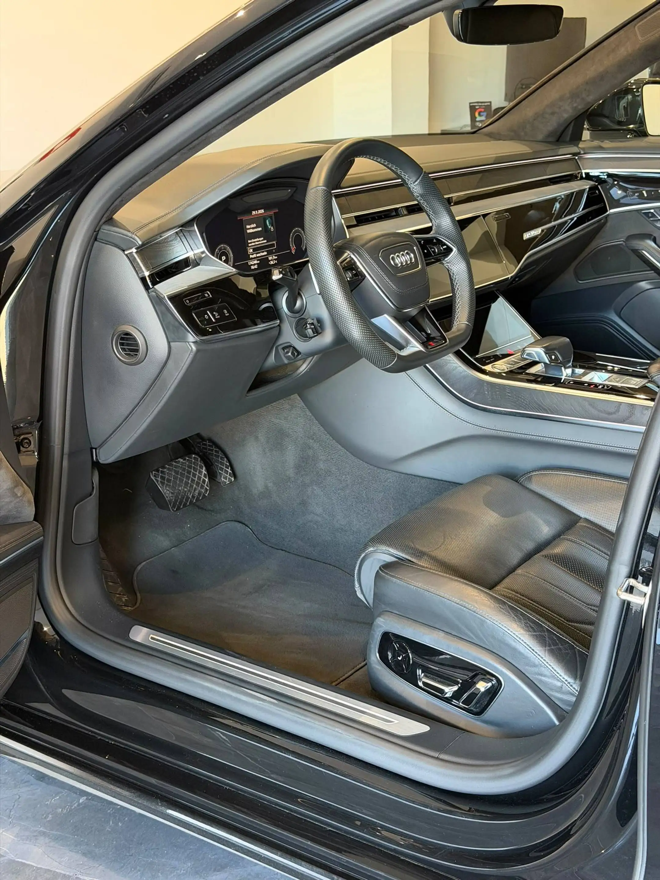 Audi A8 50 TDI quattro S-Line — photo 12