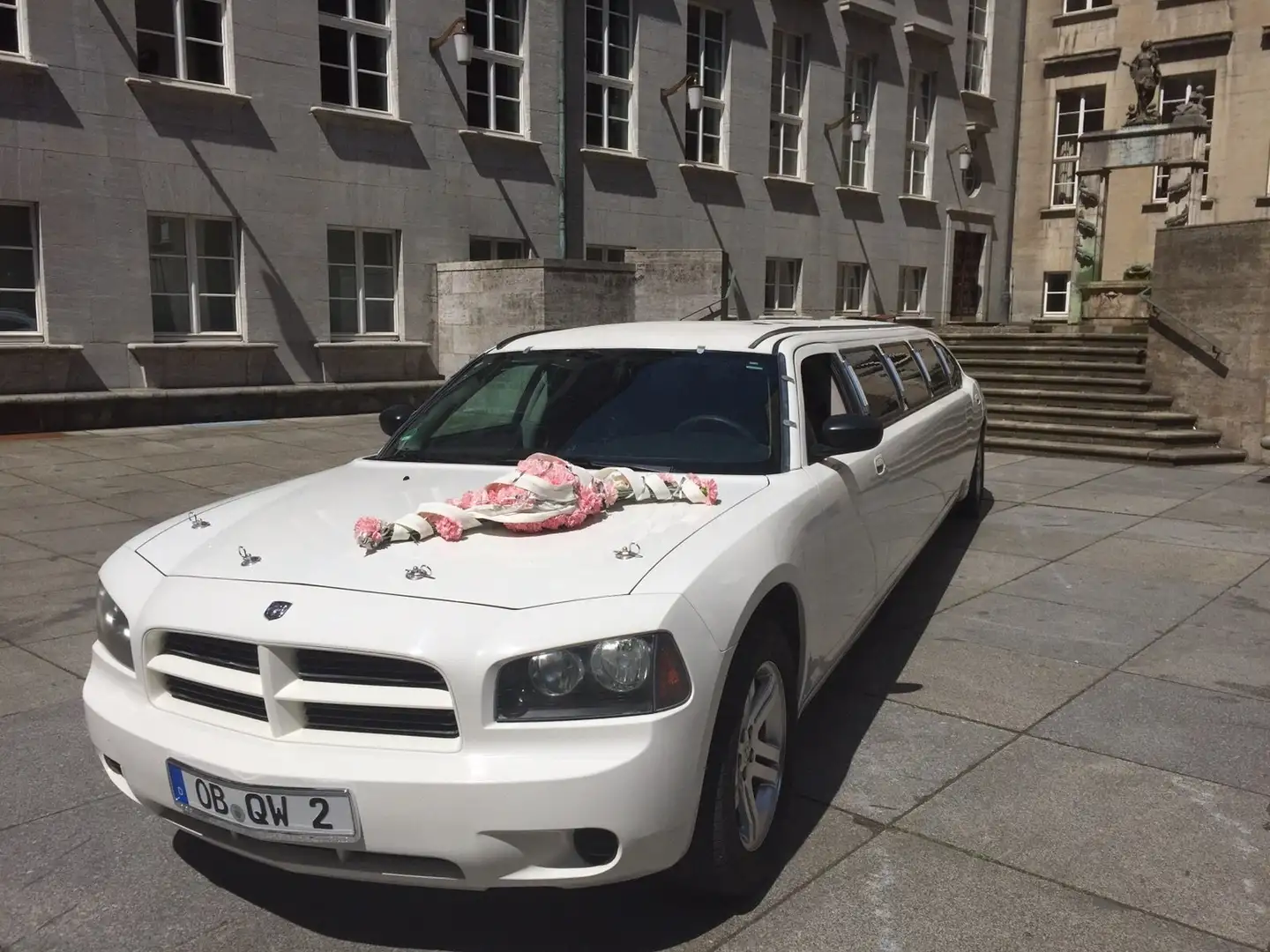Dodge Charger Stretchlimousine Bílá - 1