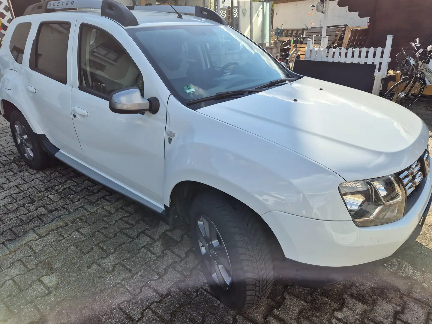 Dacia Duster Benzin und LPG Gas White - 1
