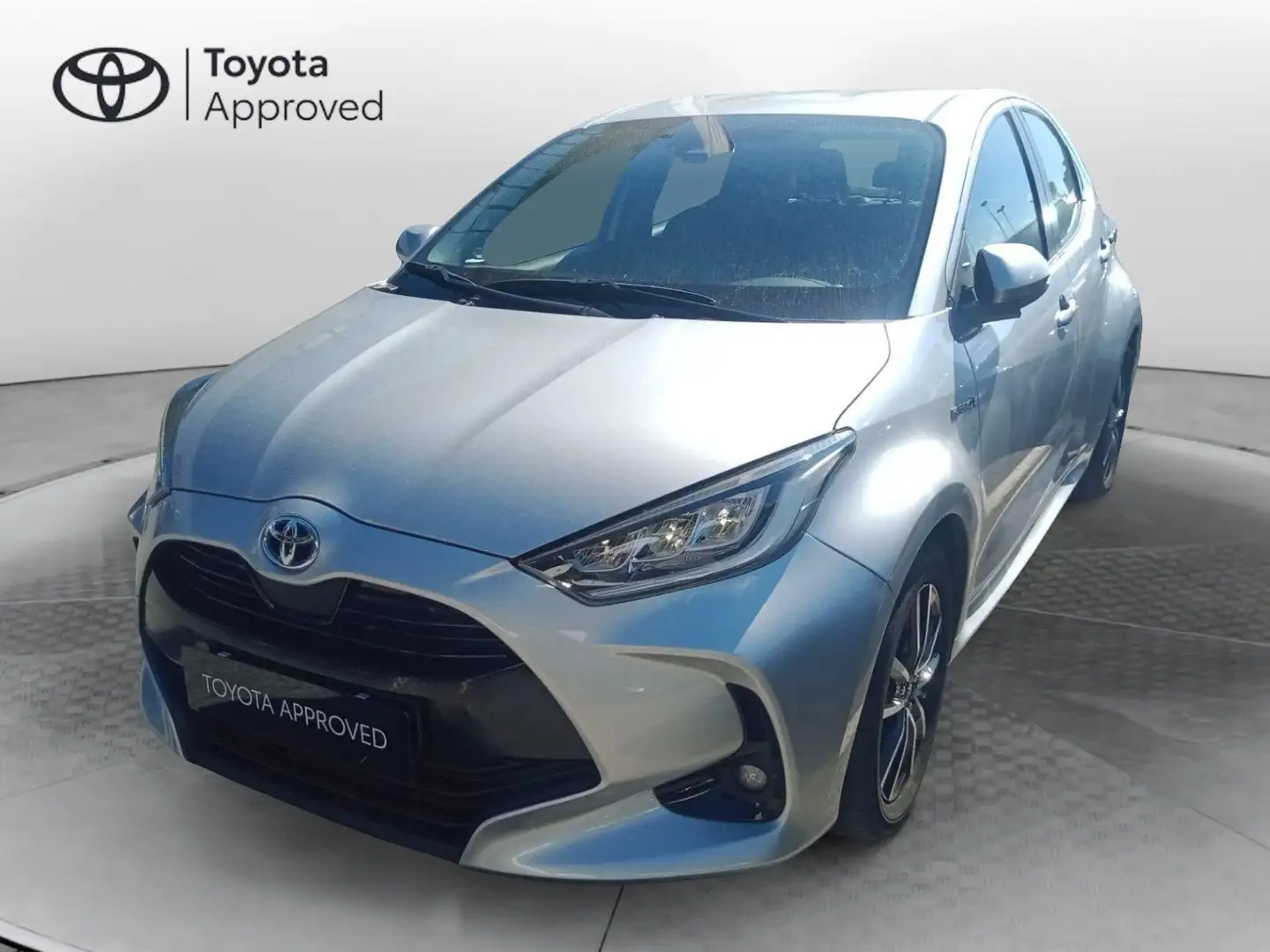 Toyota Yaris 1.5 Hybrid 5 porte Trend Zilver - 1