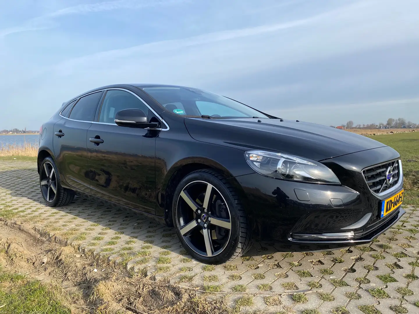 Volvo V40 2.0 D4 190PK SUMMUM AUTOMAAT Black - 2