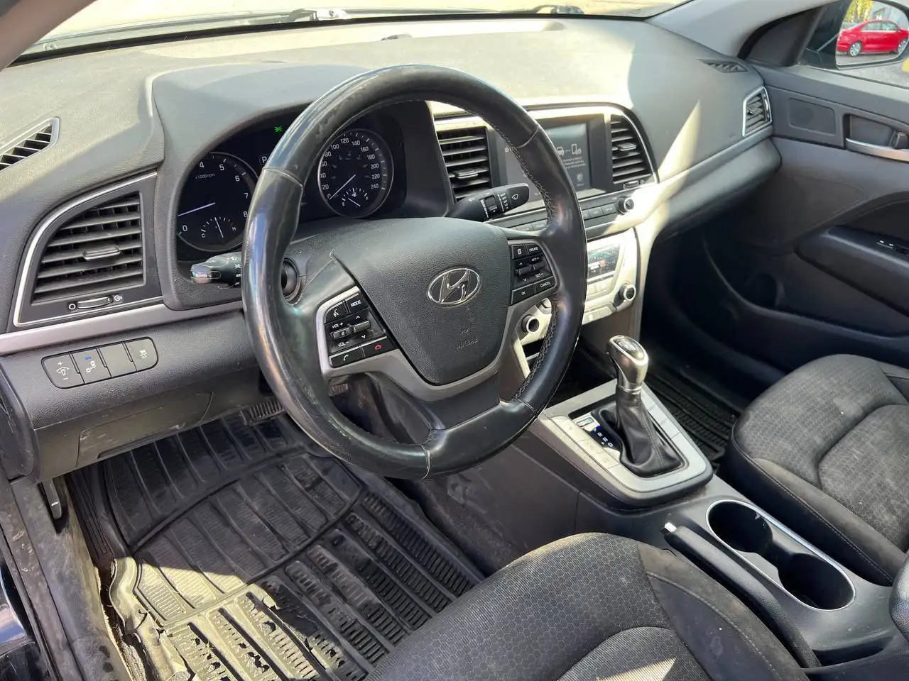 Hyundai ELANTRA снимка Hyundai ELANTRA