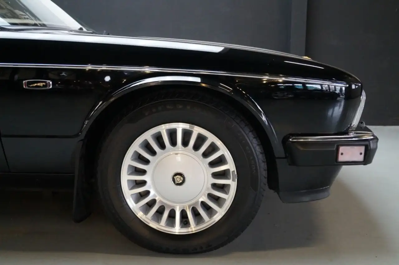 Jaguar XJ40 6.0 V12 SWB Gold edition (1994), foto 11