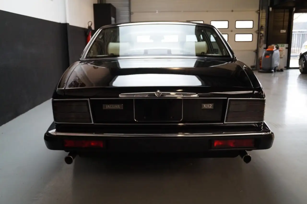 Jaguar XJ40 6.0 V12 SWB Gold edition (1994), foto 4