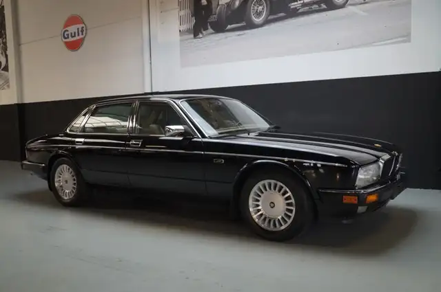 Jaguar XJ XJ40  6.0 V12  SWB Gold edition (1994)