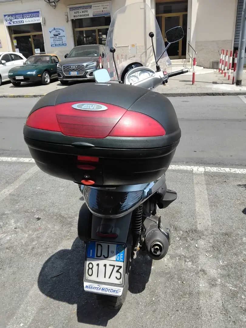 Piaggio Beverly 250 Zilver - 2