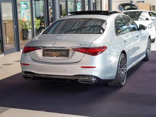 Mercedes-Benz S-Class view 3