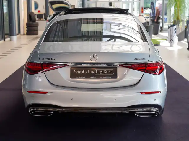 Mercedes-Benz S-Class view 4