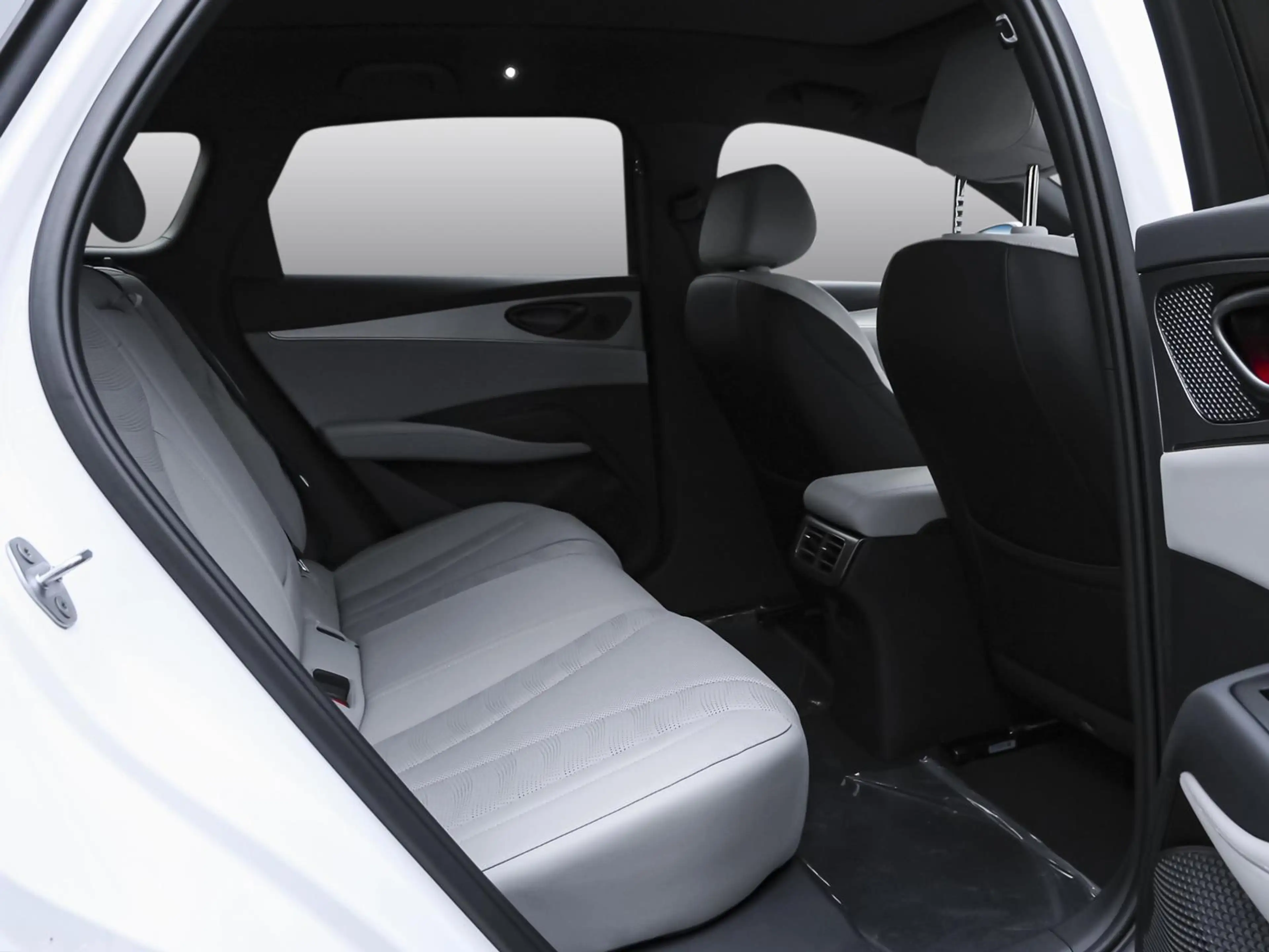 BYD Seal 6 DM-i Touring Comfort PANO NAVI SHZ PDC — photo 4