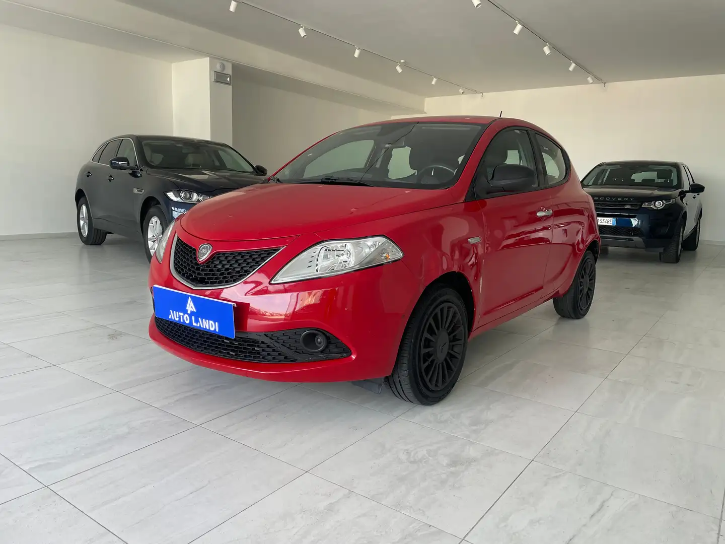 Lancia Ypsilon Ypsilon 1.0 firefly hybrid Gold Plus s Rojo - 1