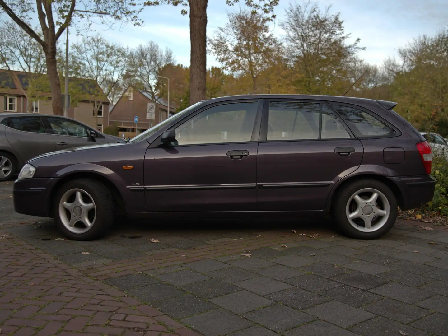 Mazda 323 323 1.5i LX Фіолетовий - 2