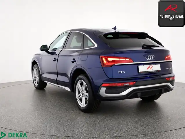 Audi Q5 view 3