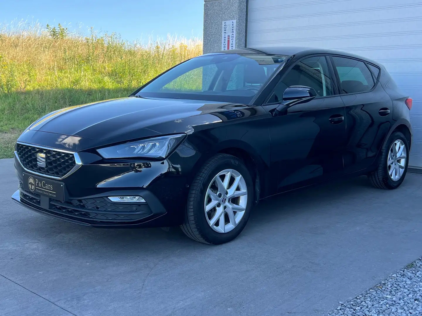 SEAT Leon Leon 1.0 eTSI MHEV Style DSG Zwart - 1
