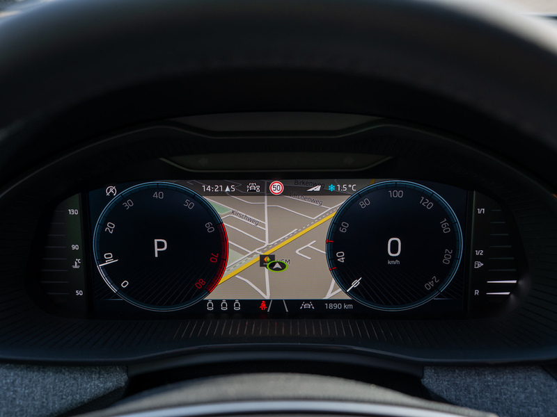 Skoda Kamiq 1.5 TSI Tour PDC NAVI ACC LED — photo 14