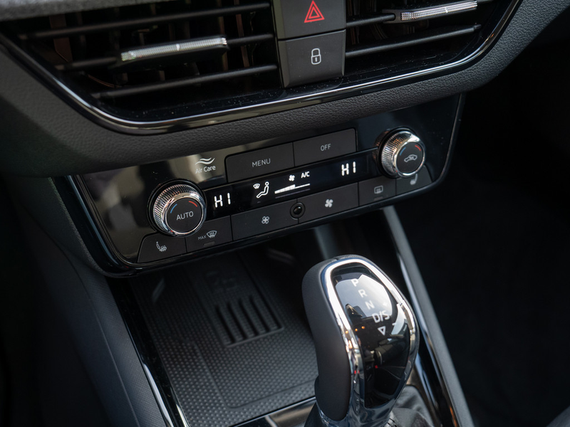 Skoda Kamiq 1.5 TSI Tour PDC NAVI ACC LED — photo 11