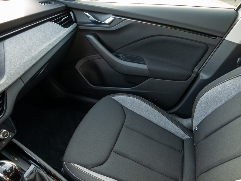 Skoda Kamiq 1.5 TSI Tour PDC NAVI ACC LED — photo 13